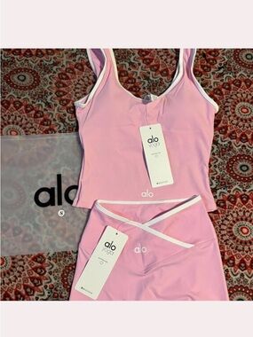 Alo Yoga Pink Tank and High-Waist Leggings Set -S